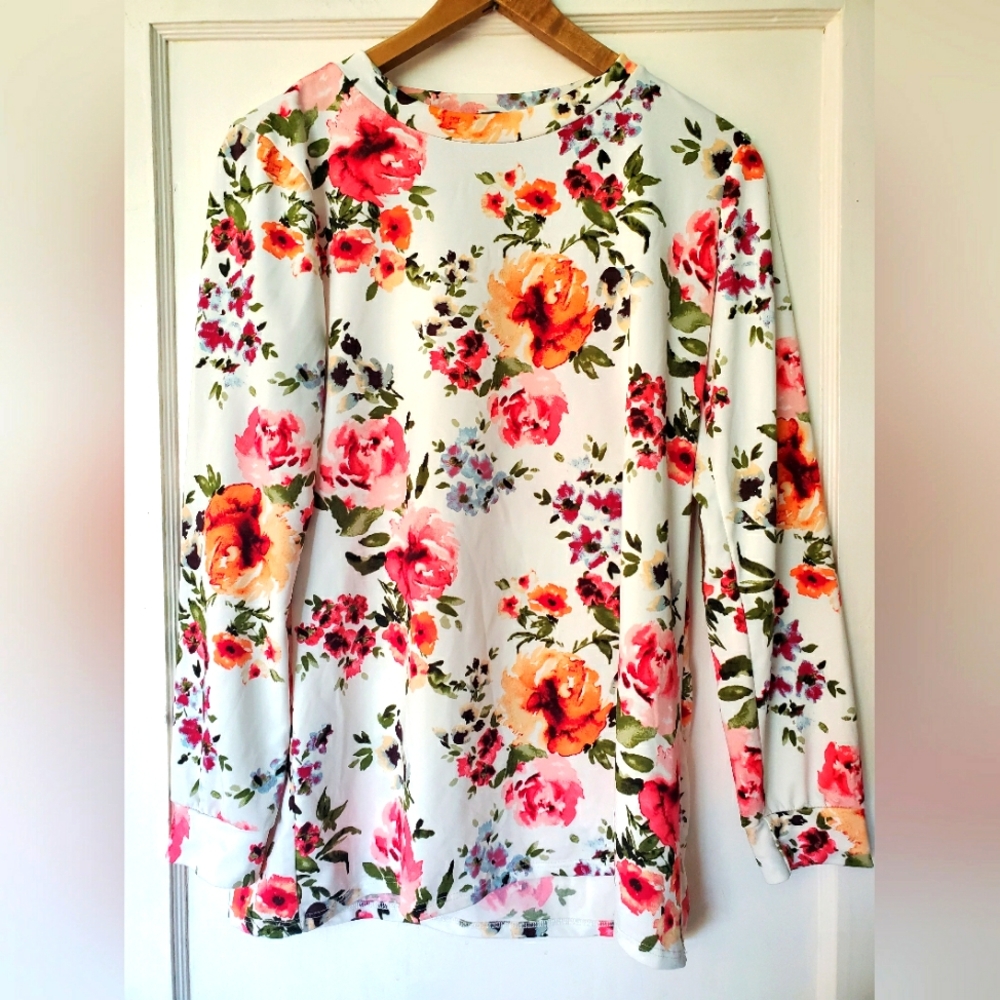 Gorgeous Floral Top With Suede Elbow Patches💖🌻🌺🌼